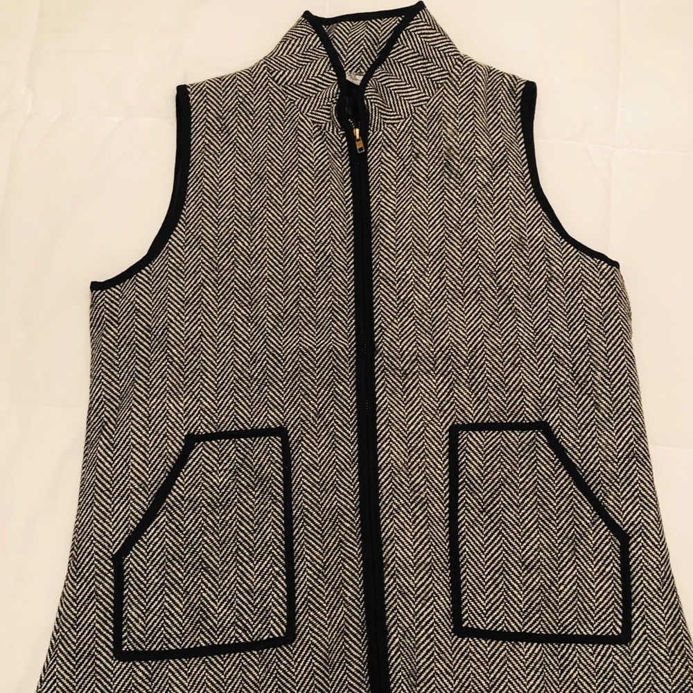 Stylish herringbone puffer vest